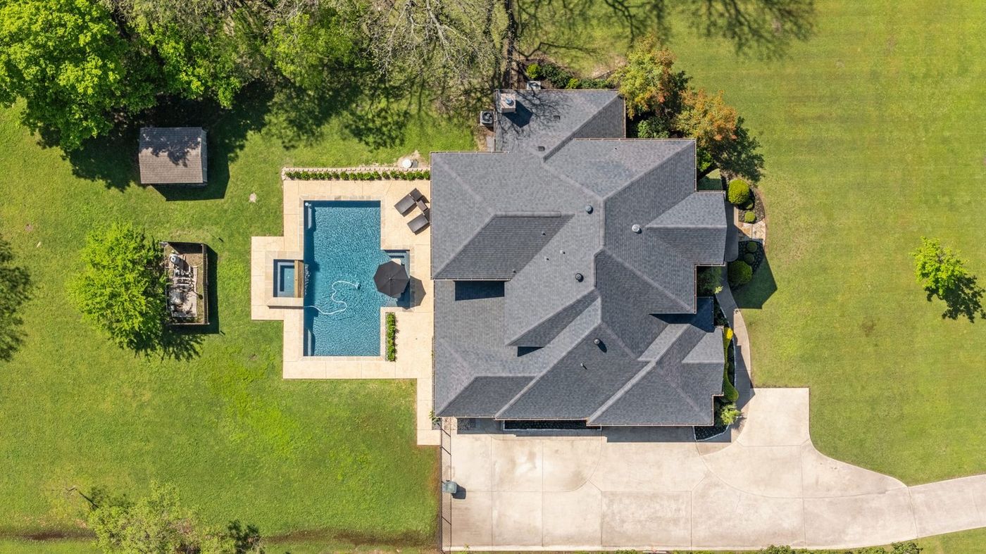 Estate & Pool · DFW