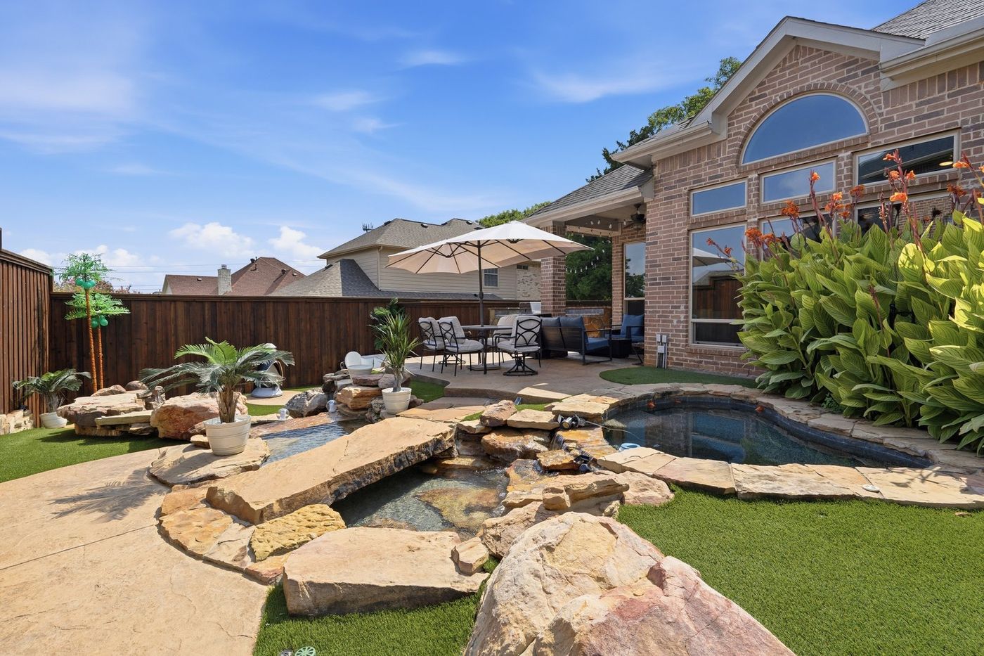 Pool & patio · DFW